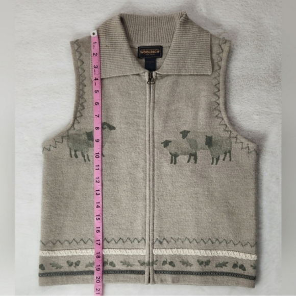 Vintage Woolrich Full Zip Vest with Lambs/Sheep - Picture 4 of 7